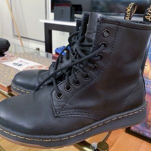 Dr Martens 1460 Newton Lite Boots